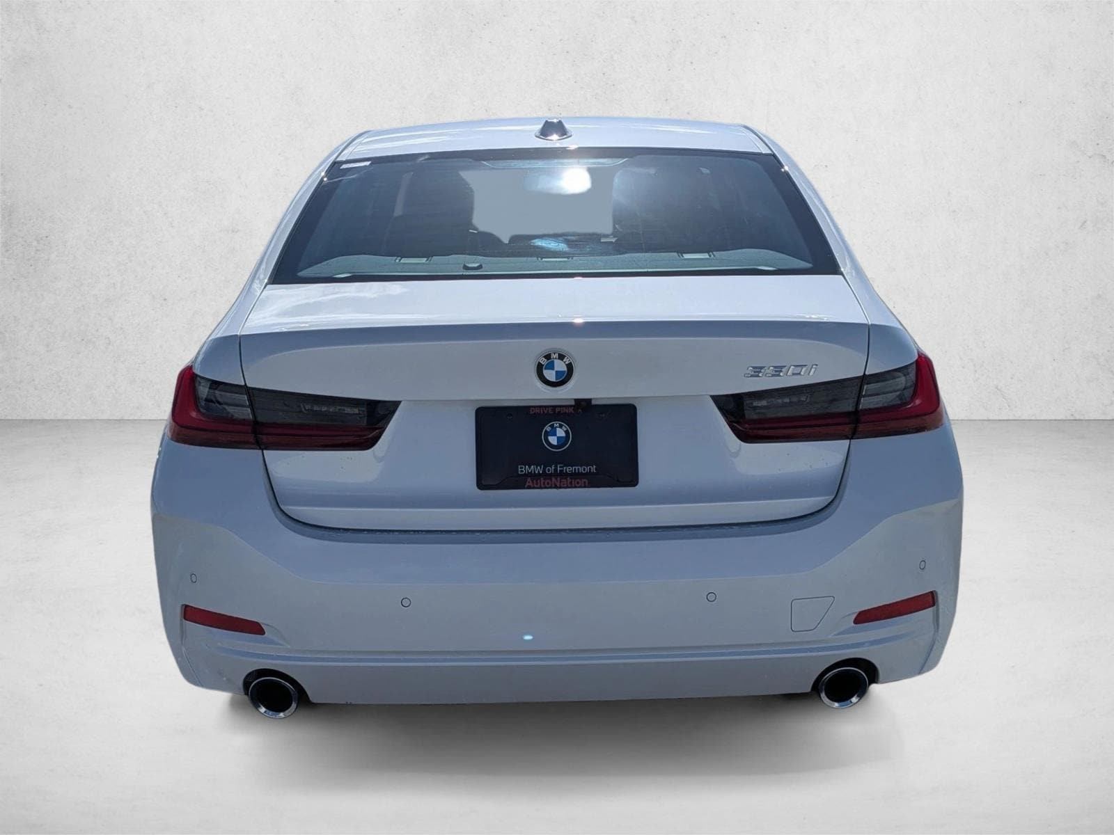2025 BMW 330i photo 6
