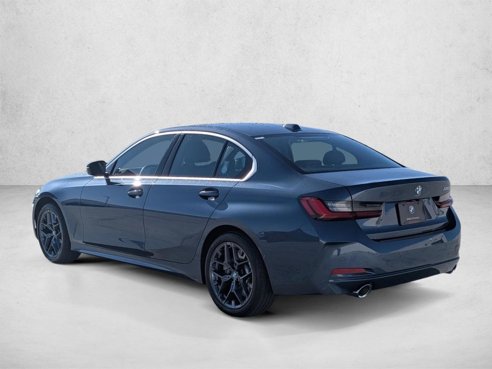 2025 BMW 330i photo 6