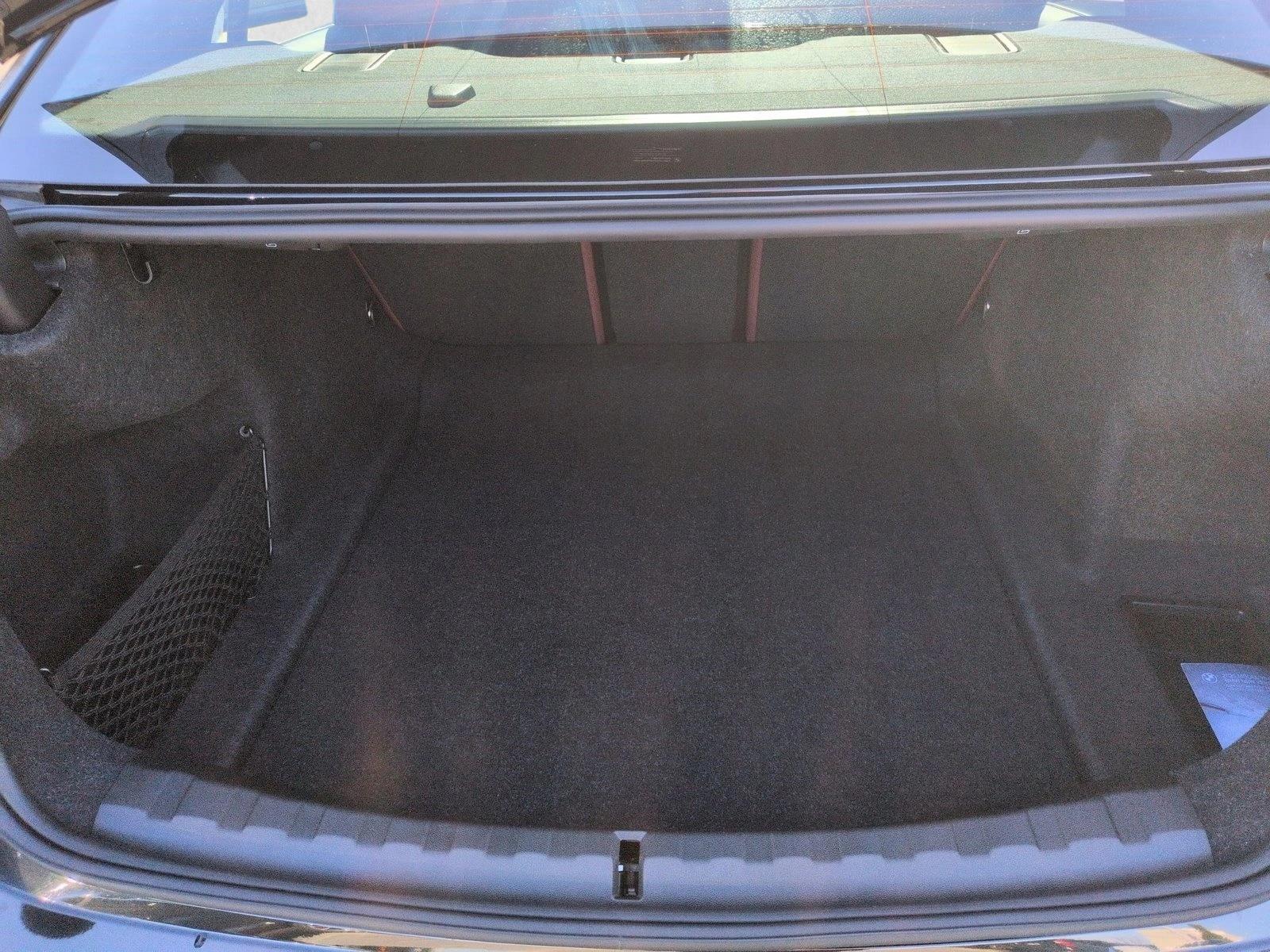 2025 BMW 330i photo 5