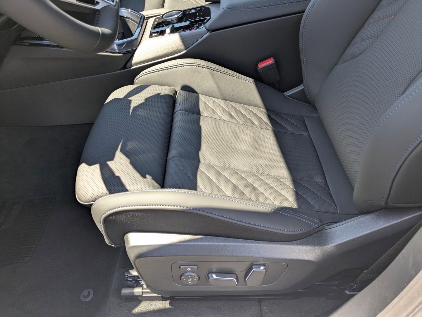 2025 BMW X3 30 xDrive photo 4