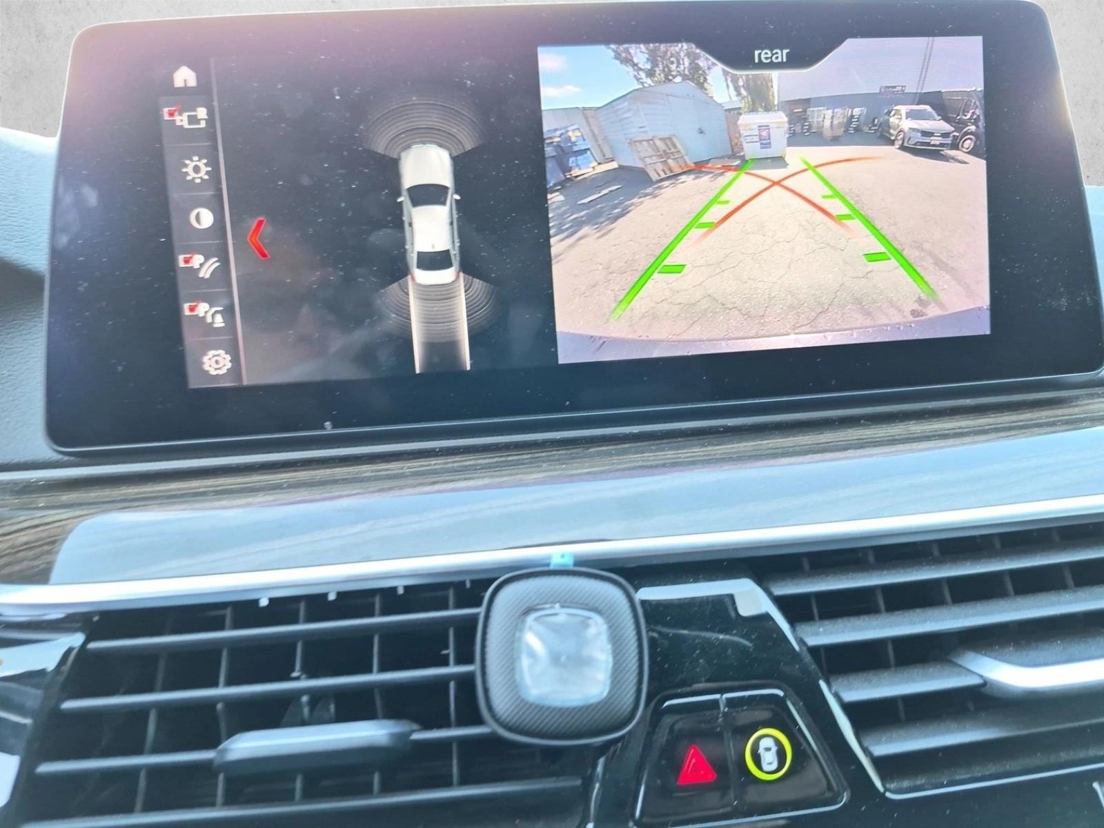 2019 BMW 5 Series 530e - Photo 11