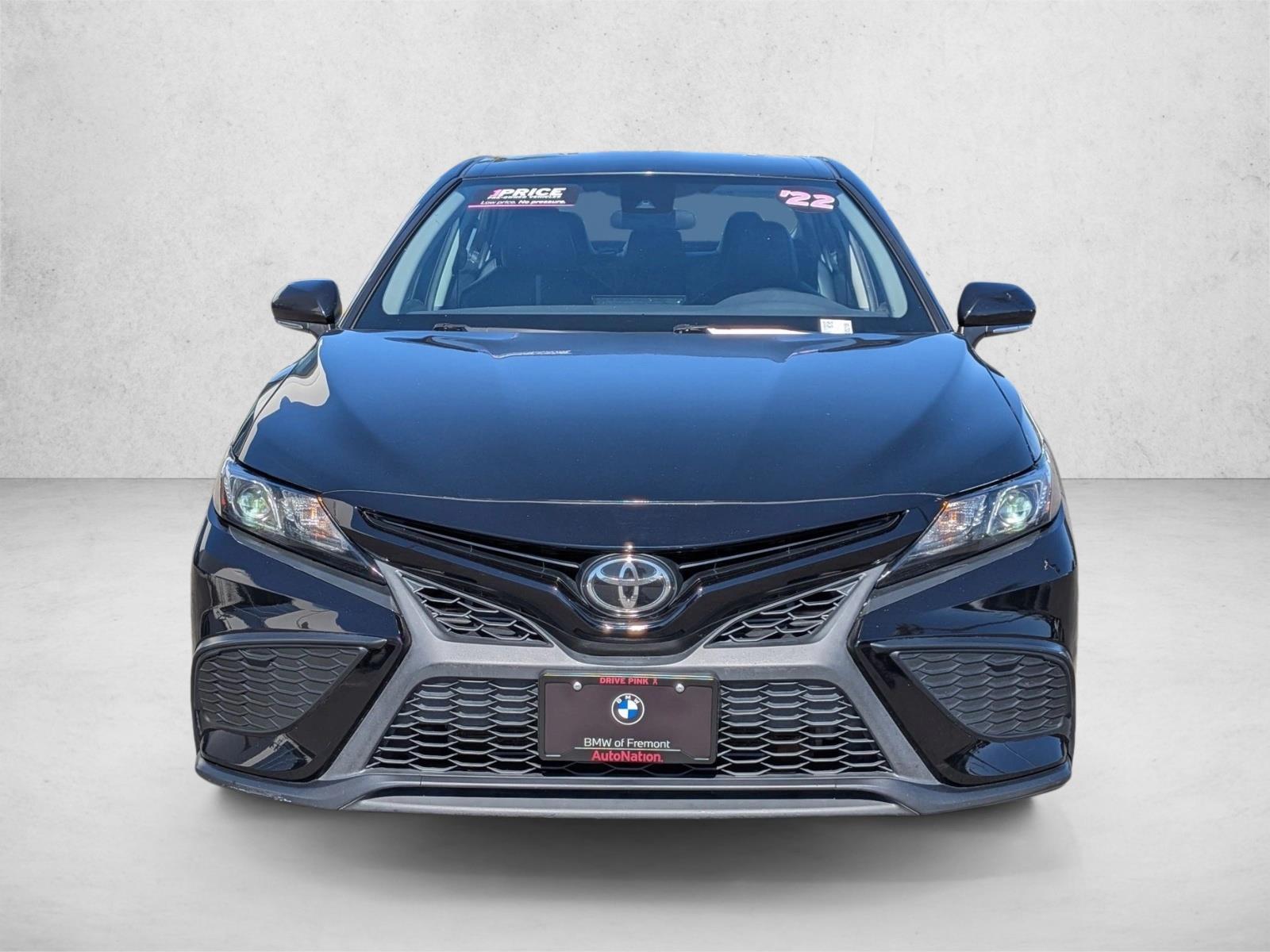 2022 Toyota Camry SE photo 2
