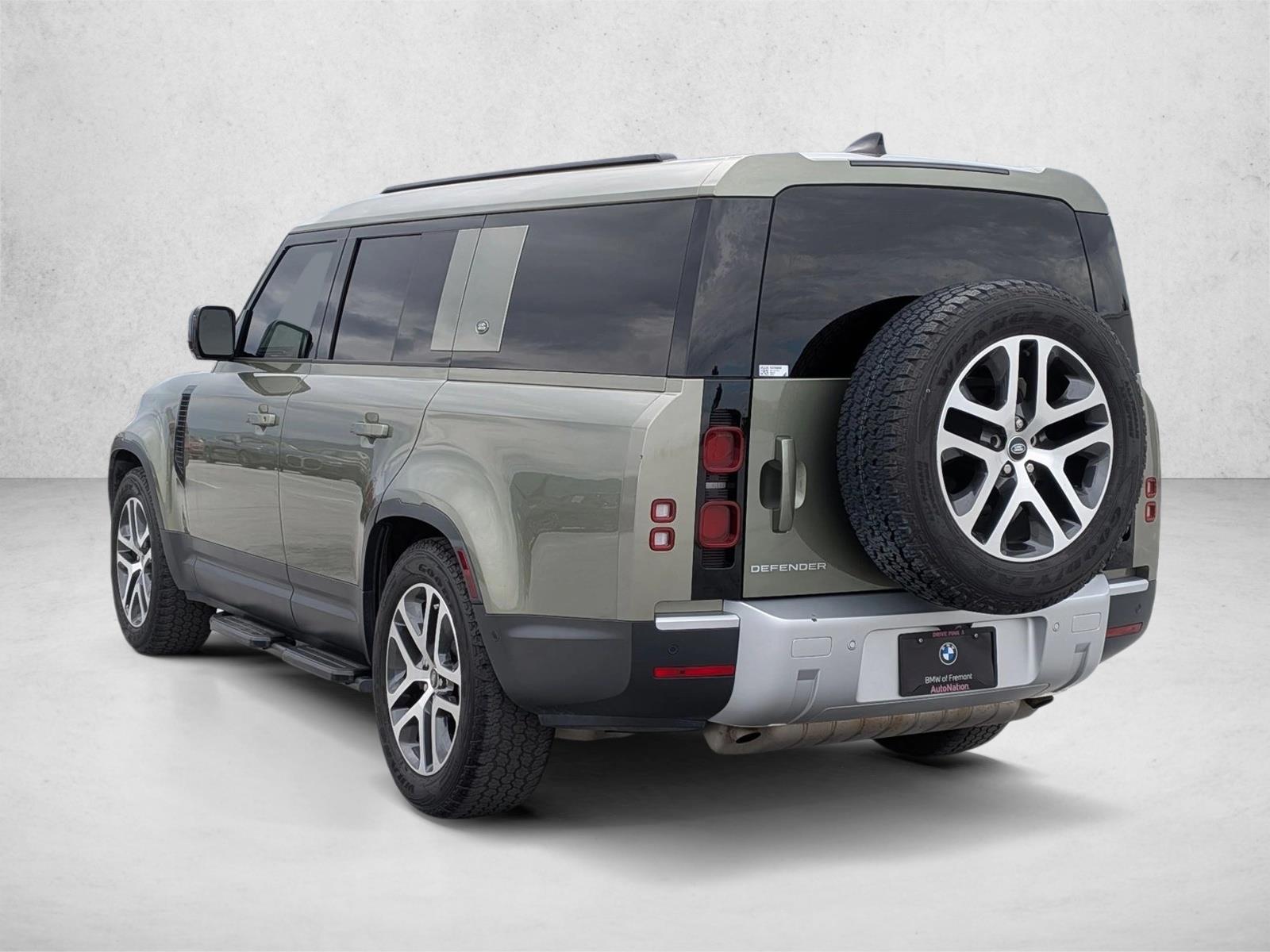 2024 Land Rover Defender 130 S photo 3