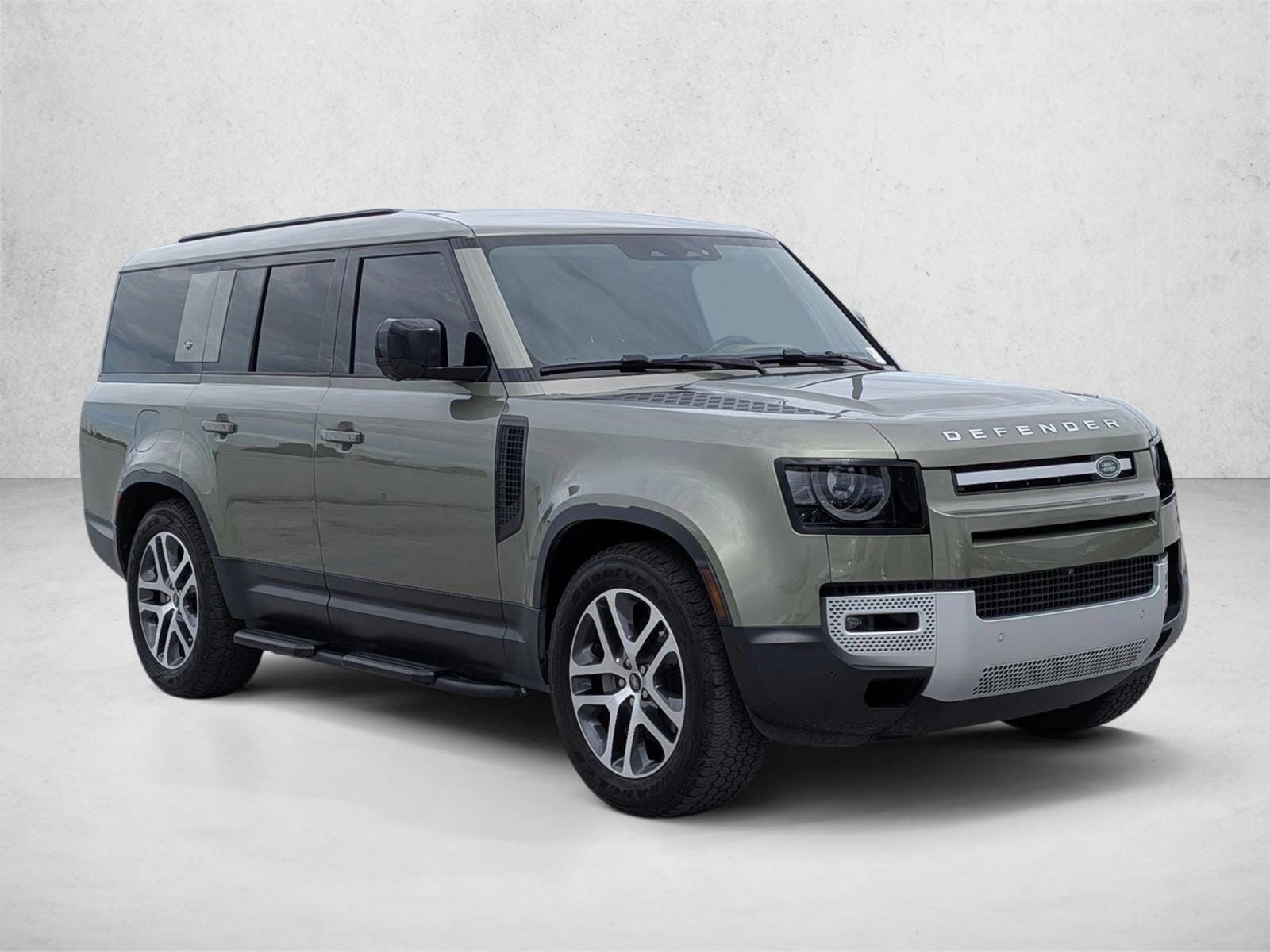 2024 Land Rover Defender 130 S photo 2