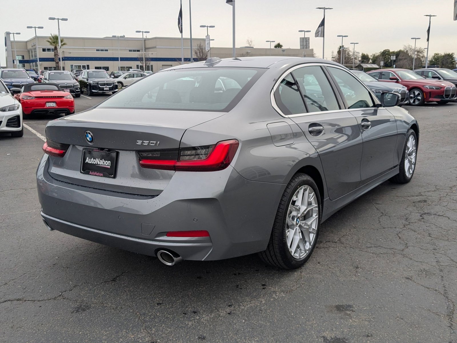 2025 BMW 330i photo 2