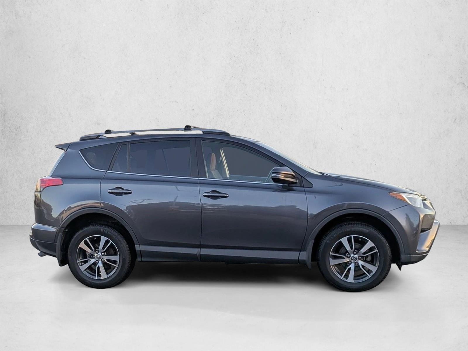 2018 Toyota RAV4 XLE photo 3