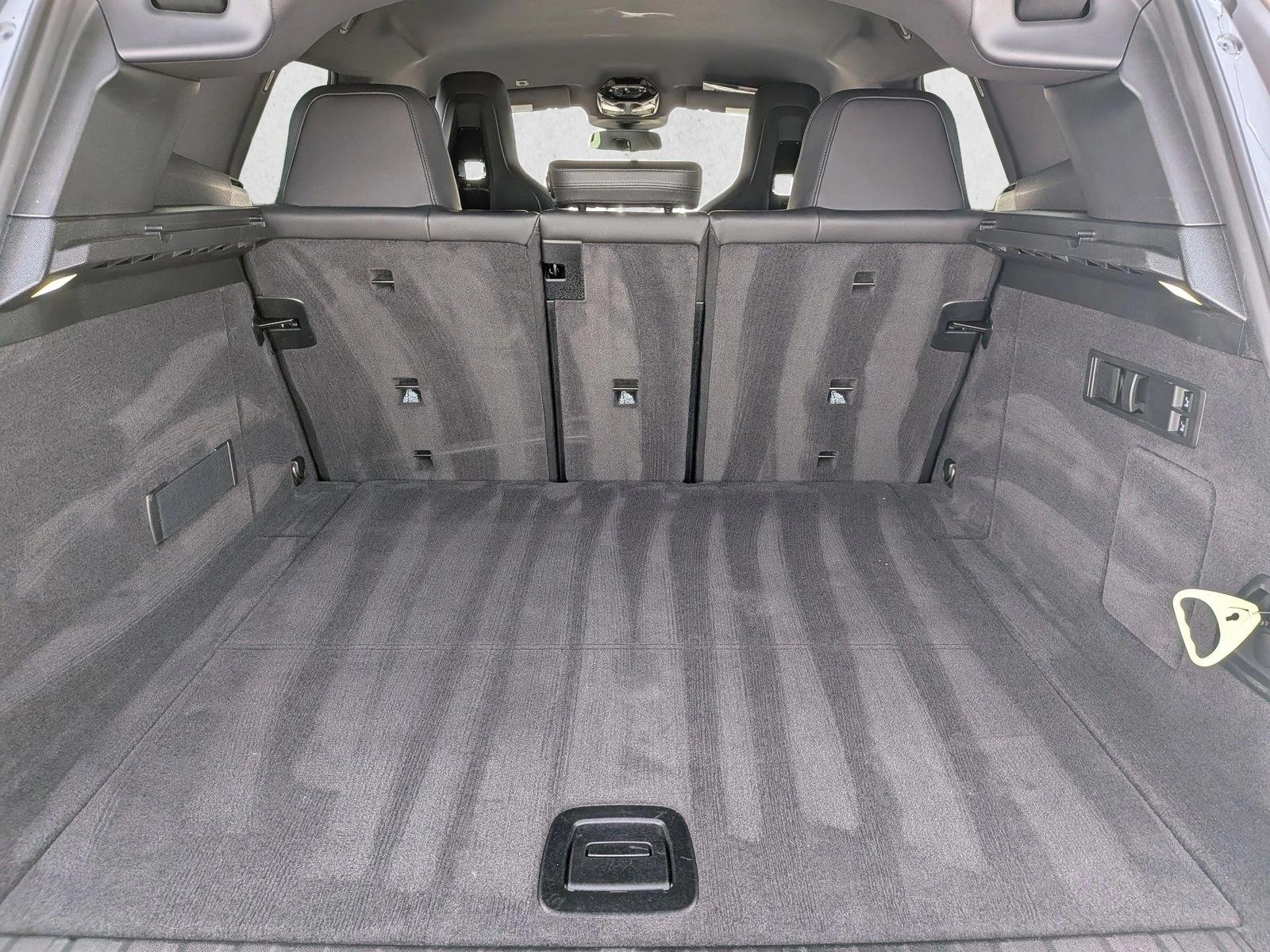 2026 BMW iX xDrive45 photo 6