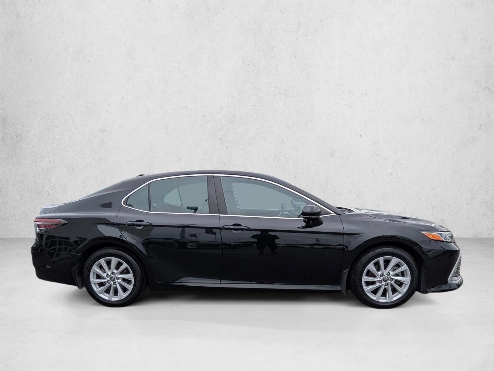 2021 Toyota Camry LE photo 4