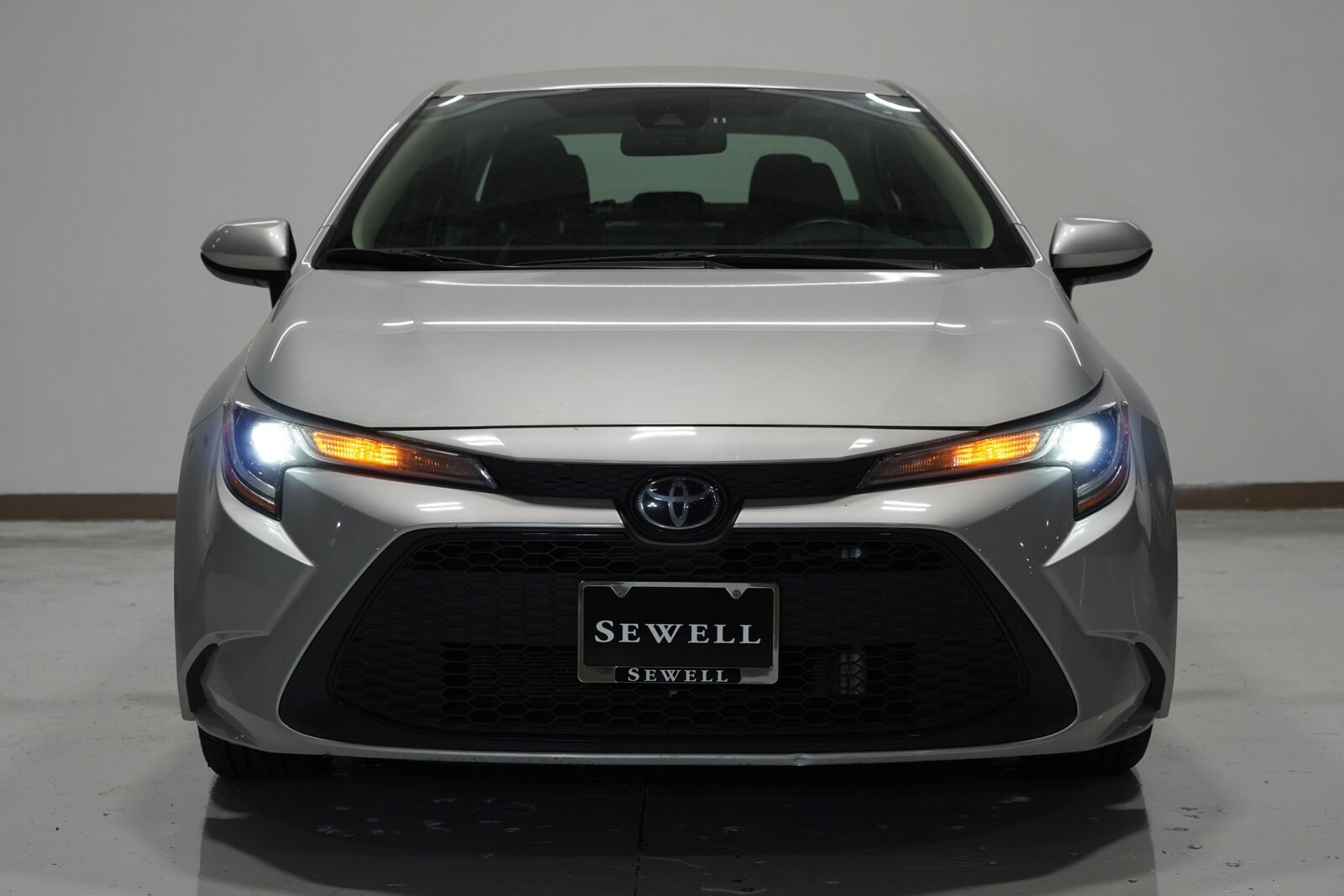 Used 2022 Toyota Corolla LE with VIN 5YFEPMAE2NP352092 for sale in Grapevine, TX