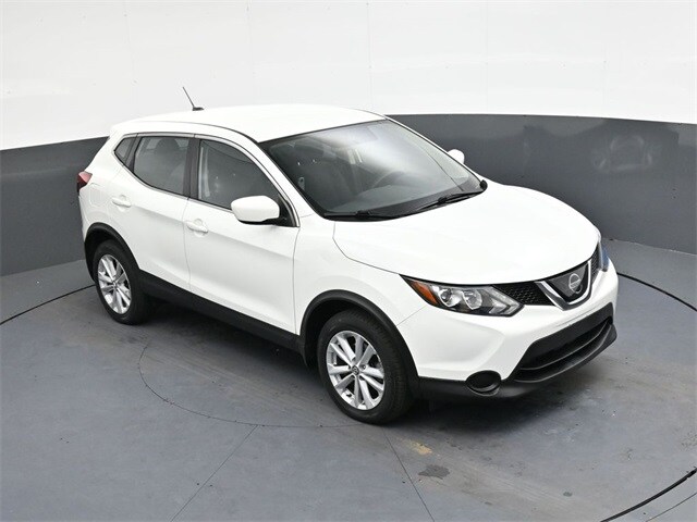 2019 Nissan Rogue Sport S photo 2