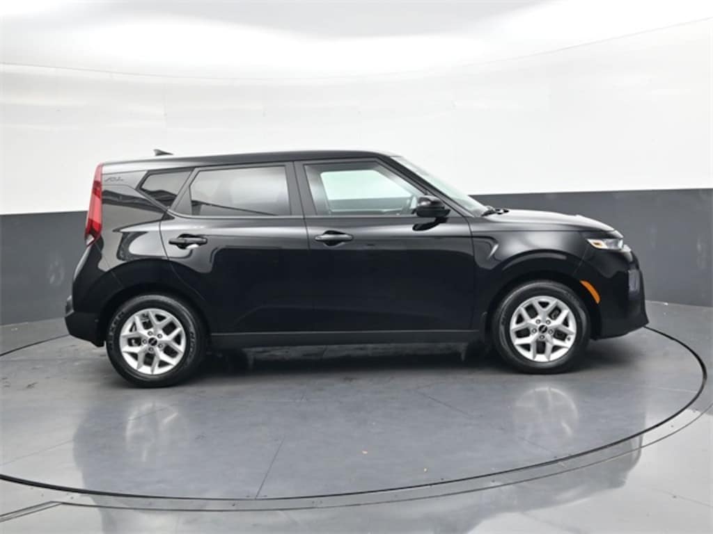 Used 2022 Kia Soul LX Hatchback