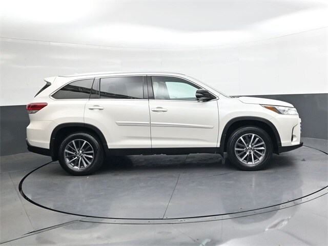 2019 Toyota Highlander XLE photo 3