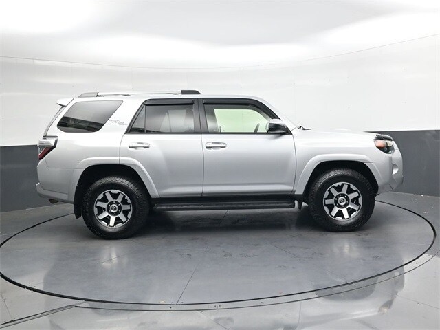 2018 Toyota 4Runner TRD Off-Road photo 2