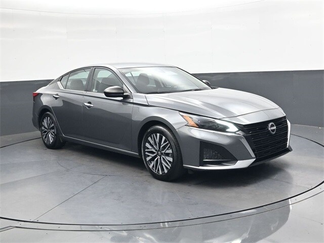 2024 Nissan Altima 2.5 SV photo 2