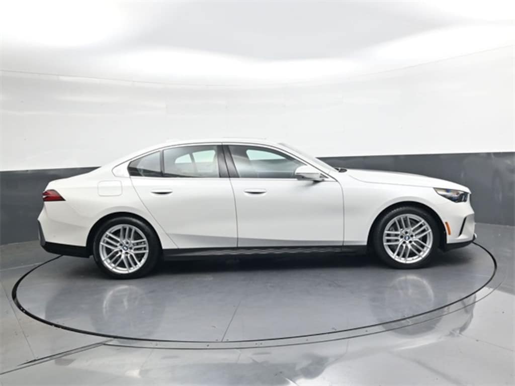 Used 2025 BMW 530i  Sedan