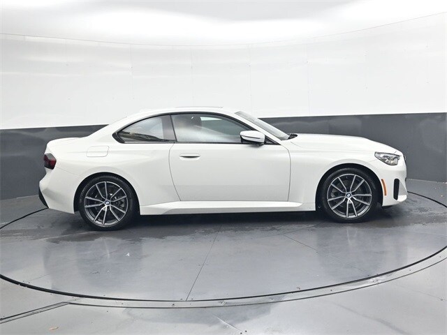 2024 Bmw 230i Coupe photo 3
