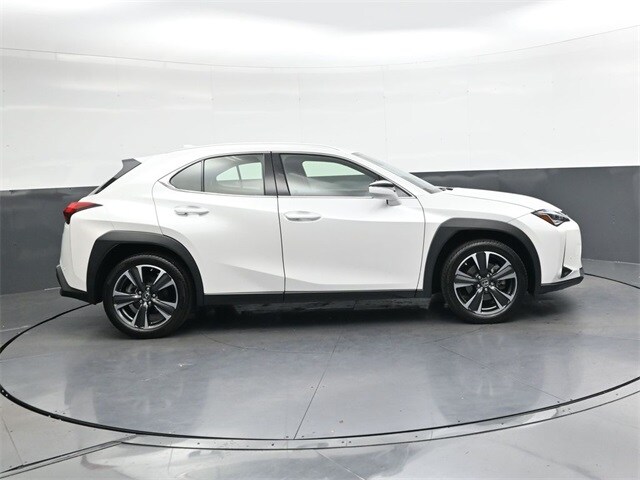 2020 Lexus UX 200 Premium photo 3
