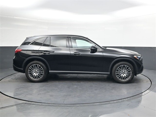 2024 Mercedes Benz GLC 300 4MATIC photo 2