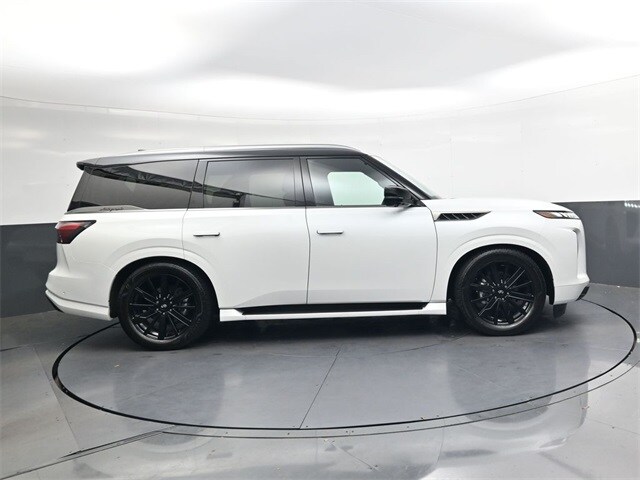 2025 Infiniti QX80 photo 3