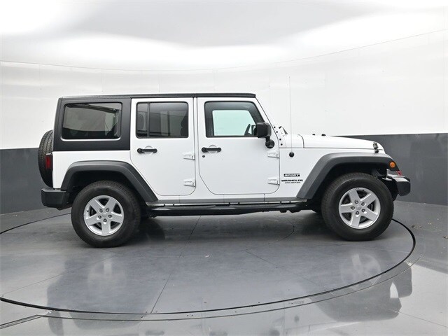 2017 Jeep Wrangler Unlimited Sport photo 3