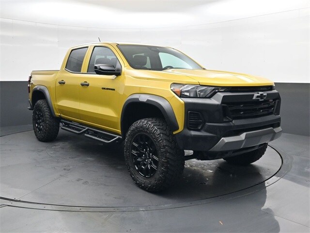 2023 Chevrolet Colorado Trail Boss photo 2