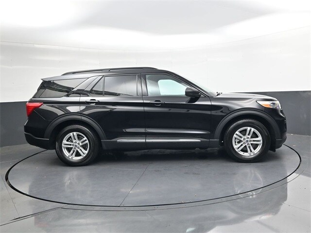 2023 Ford Explorer XLT photo 3