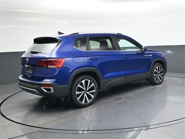 2023 Volkswagen Taos SE photo 2