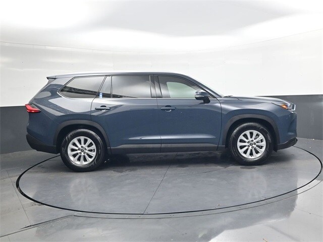 2024 Toyota Grand Highlander XLE photo 3