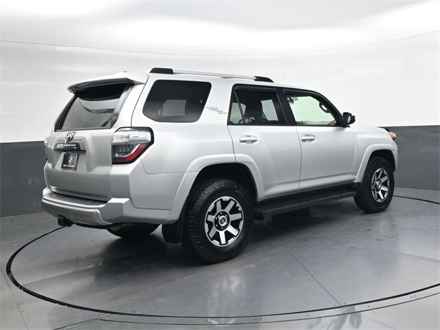 2018 Toyota 4Runner TRD Off-Road photo 3