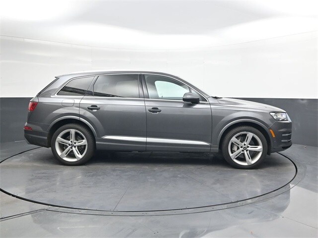 2019 Audi Q7 55 Prestige photo 2