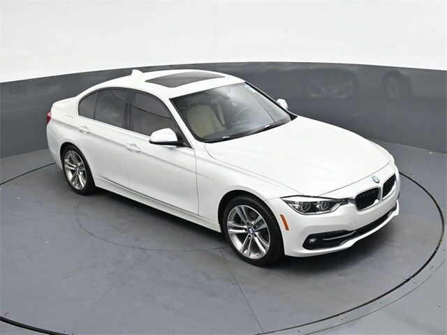 2018 Bmw 330i Sedan photo 2