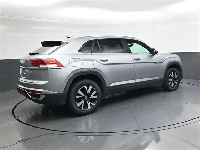 2022 Volkswagen Atlas Cross Sport SE photo 3