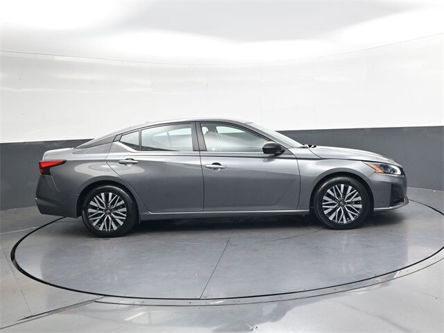 2024 Nissan Altima 2.5 SV photo 3