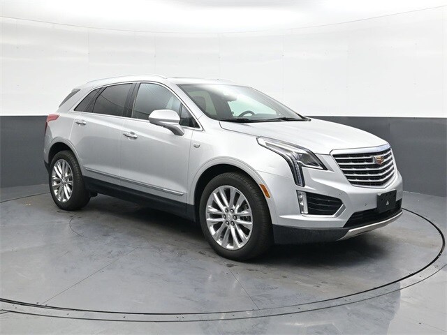 2017 Cadillac XT5 Platinum photo 2
