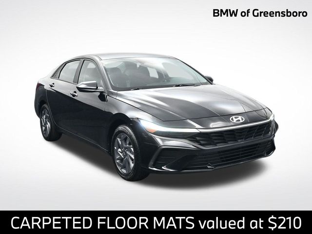 2024 Hyundai Elantra SEL's photo