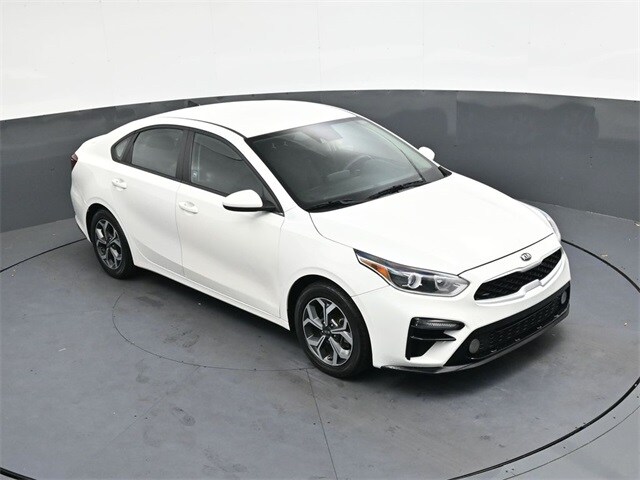 2020 Kia Forte LXS photo 2