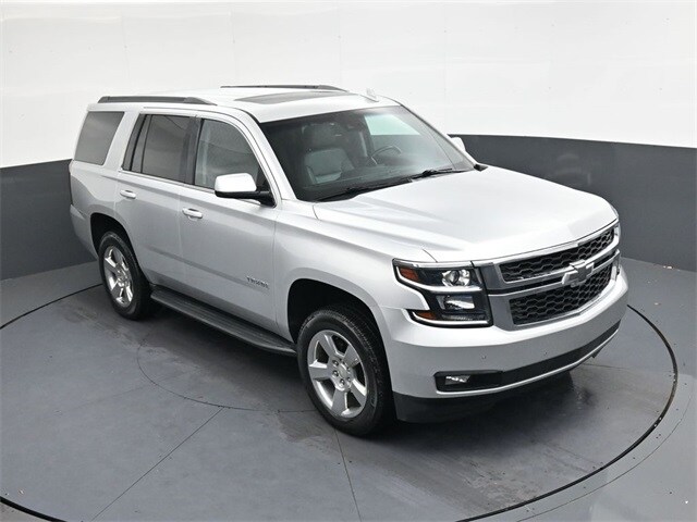 2017 Chevrolet Tahoe LT photo 2
