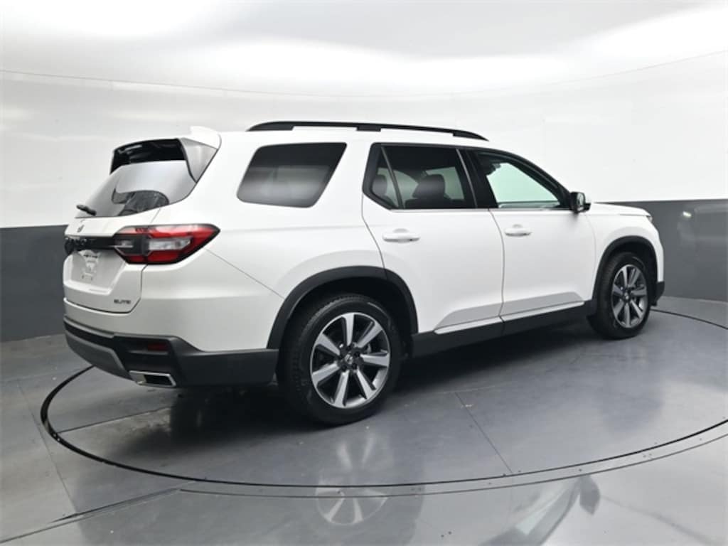 Used 2023 Honda Pilot Elite SUV