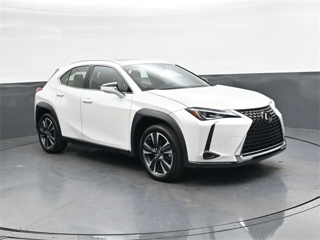 2020 Lexus UX 200 Premium photo 2