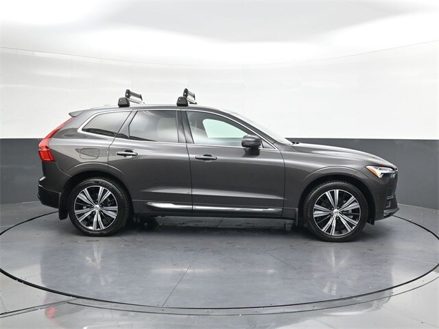 2022 Volvo XC60 B5 Inscription photo 3
