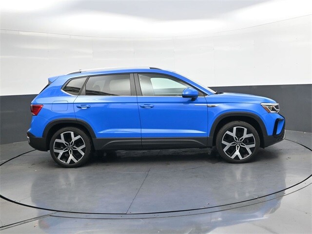 2023 Volkswagen Taos SEL photo 2