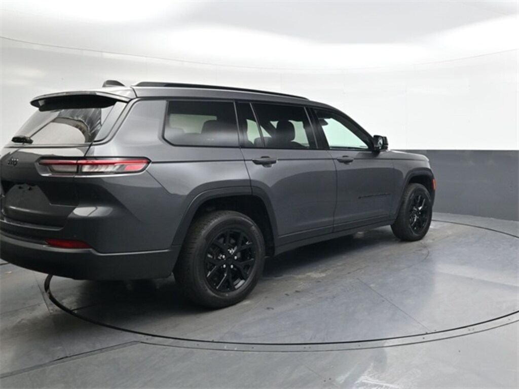 Used 2024 Jeep Grand Cherokee L Laredo SUV