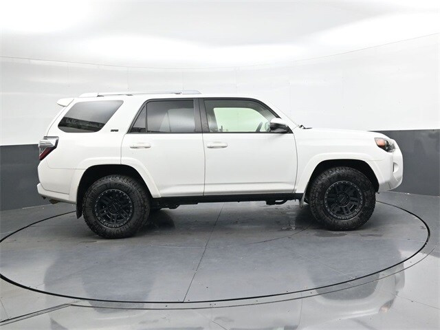 2016 Toyota 4Runner SR5 4WD photo 3