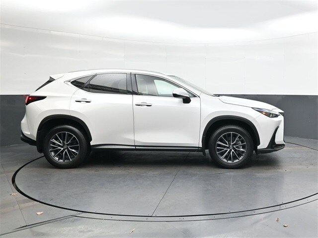 2025 Lexus NX 350 photo 3