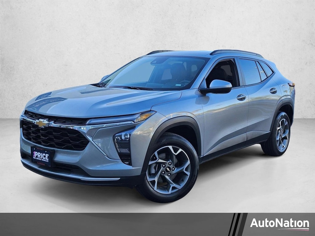 Used 2025 Chevrolet Trax LT SUV