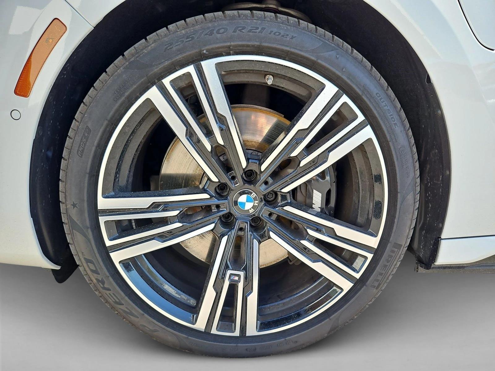 2026 BMW 7 Series 750e - Photo 23