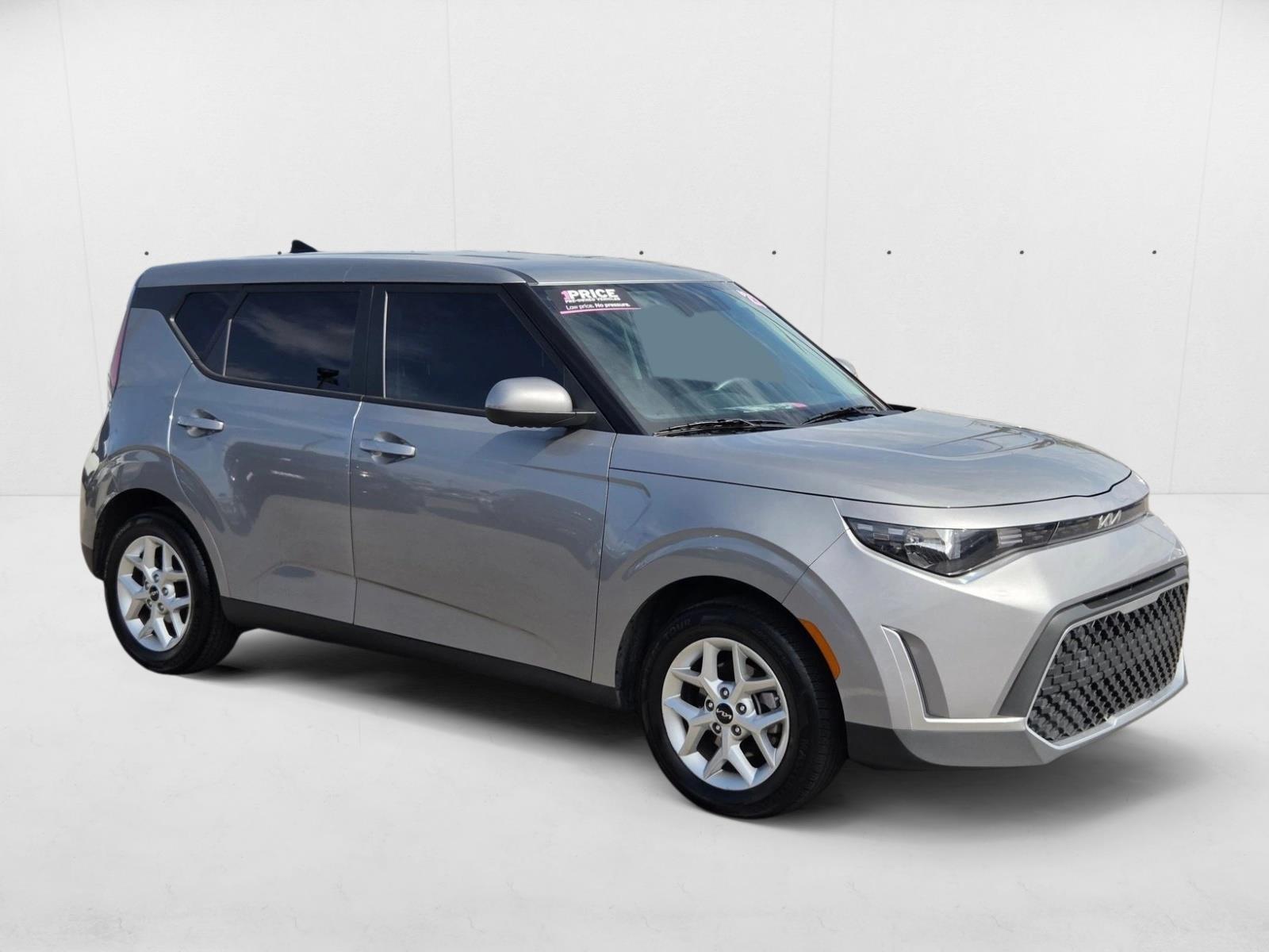 2023 Kia Soul LX photo 3