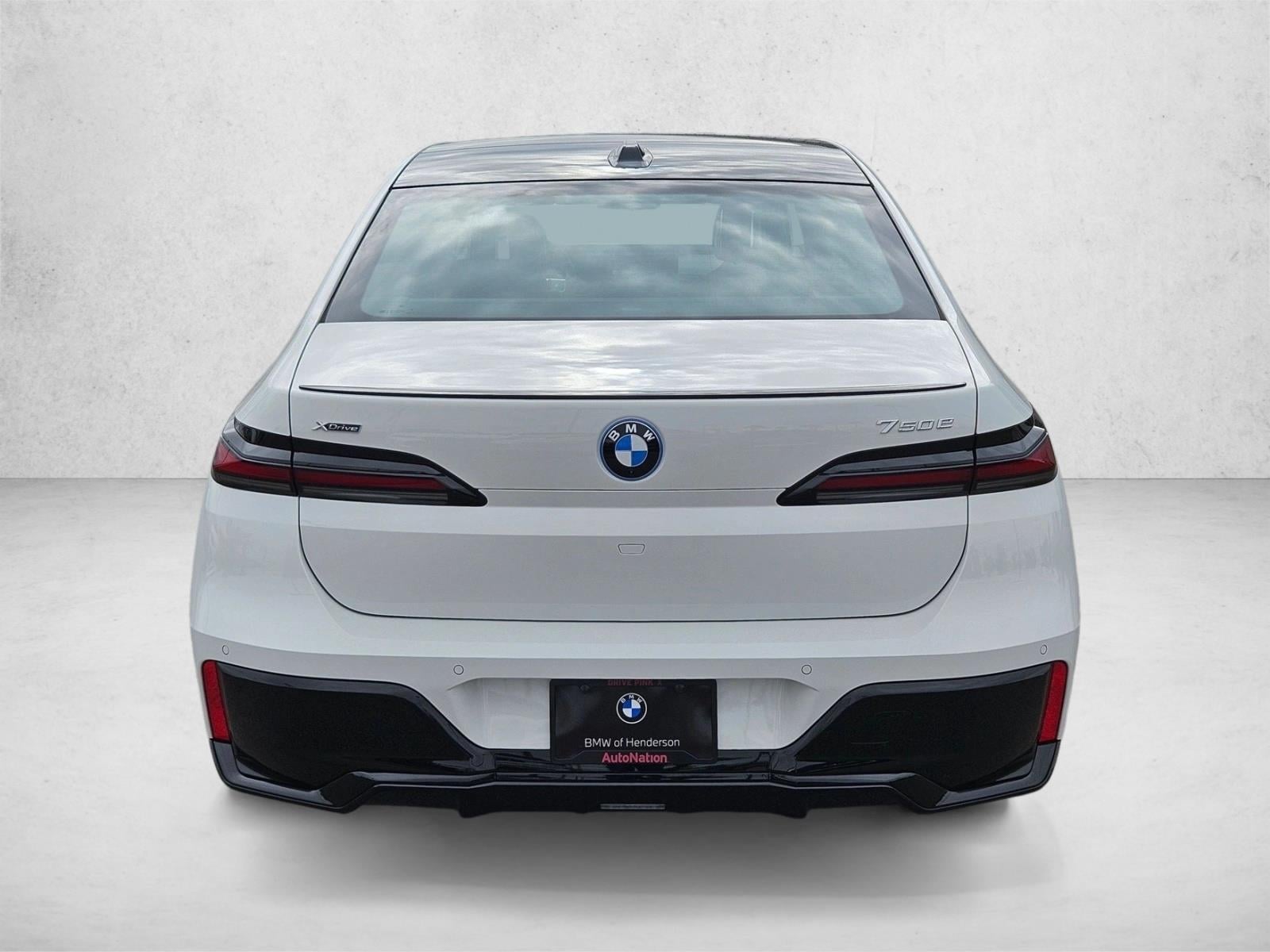 2026 BMW 7 Series 750e - Photo 8