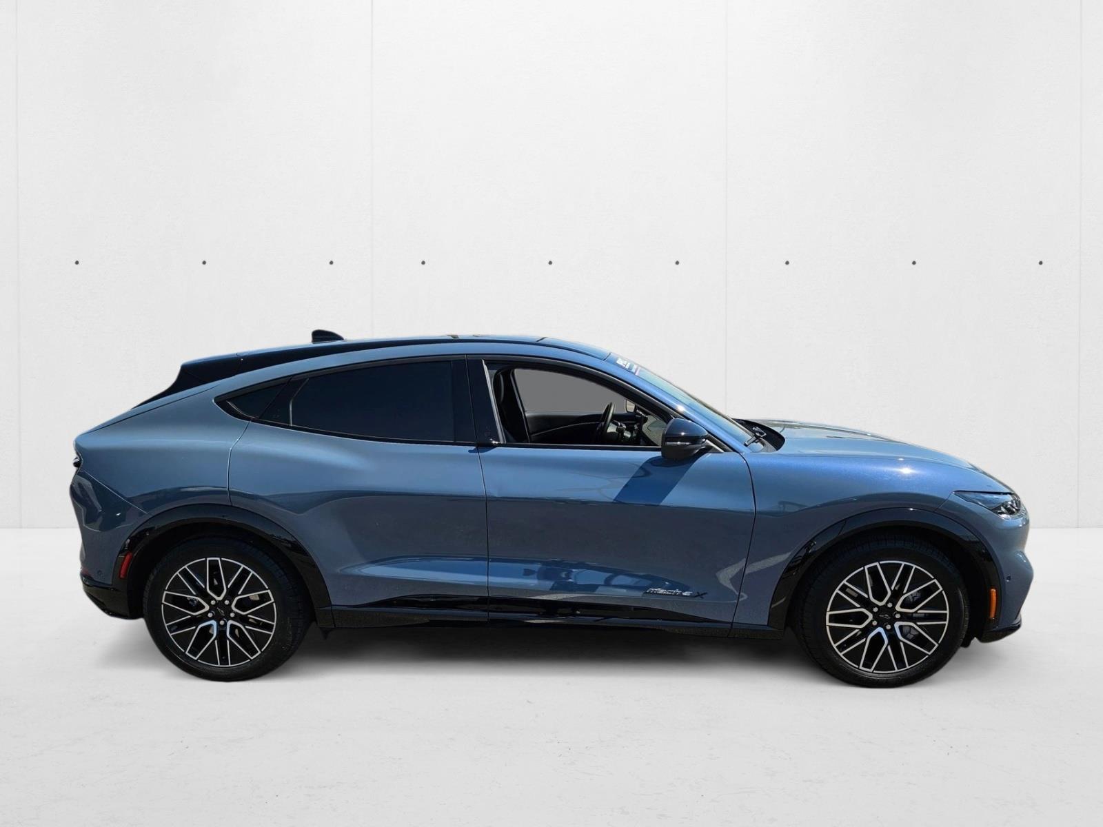 2024 Ford Mustang Mach-E Premium photo 3