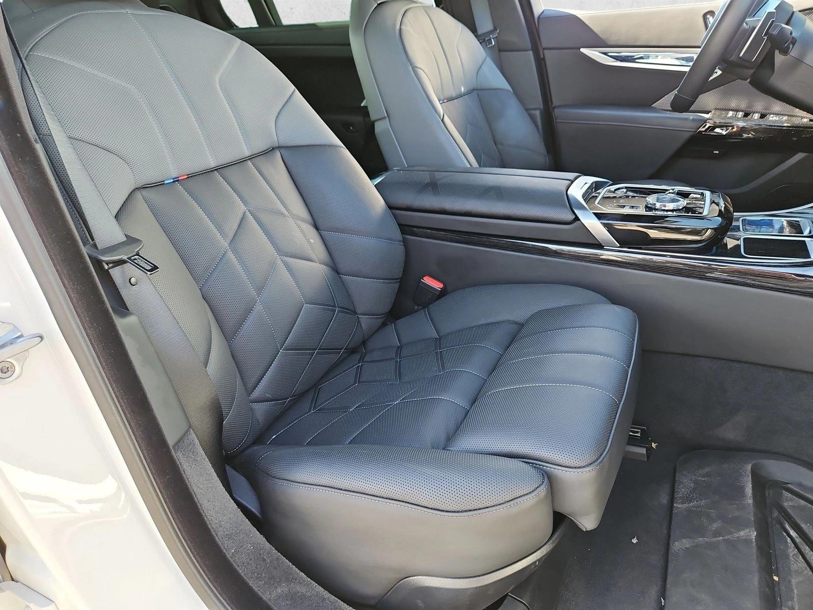 2026 BMW 7 Series 750e - Photo 20